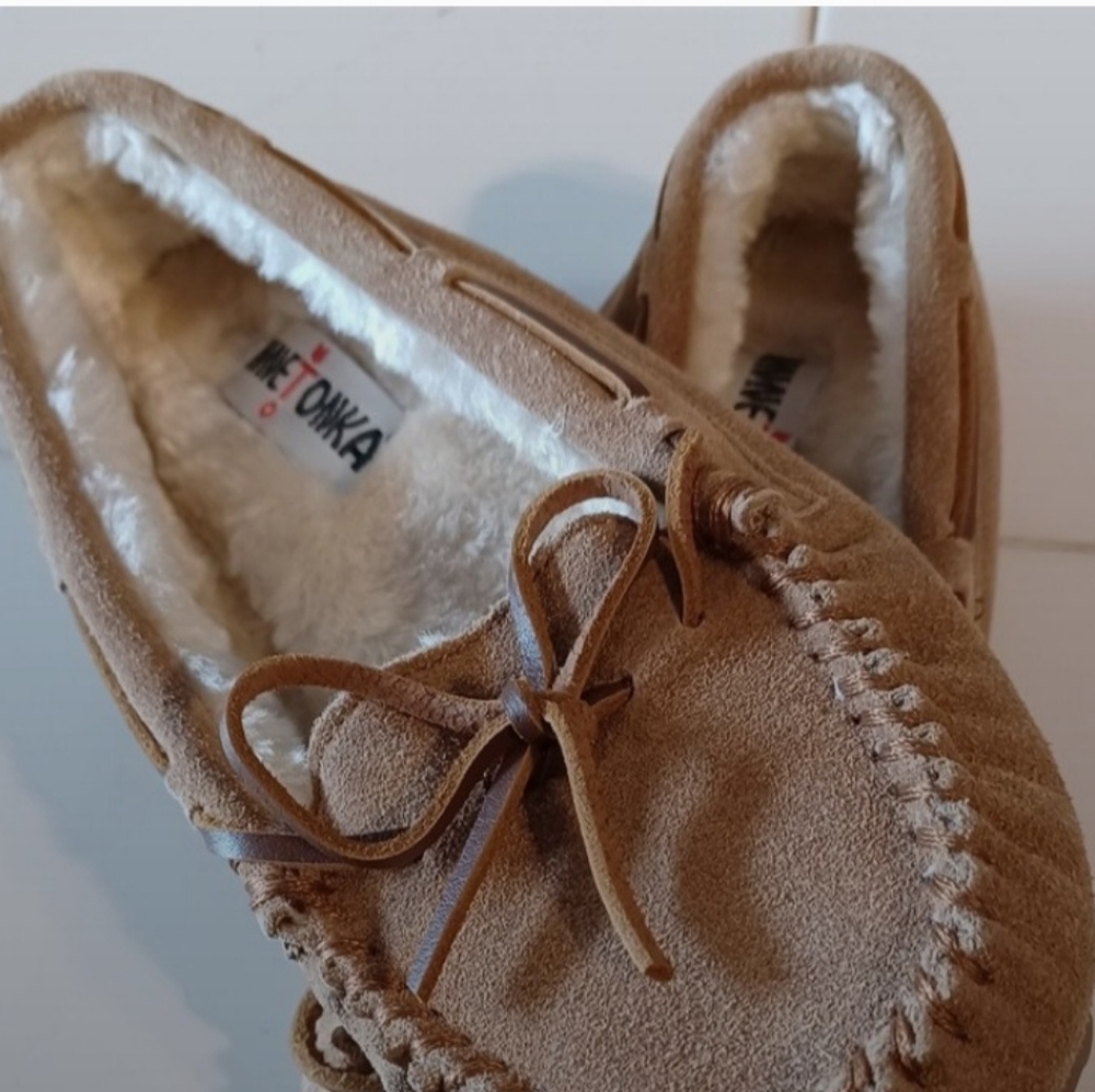 ๐HP!๐ Women's Minnetonka Lined Moccasins, Size 7 NWB! - Picture 2 of 6